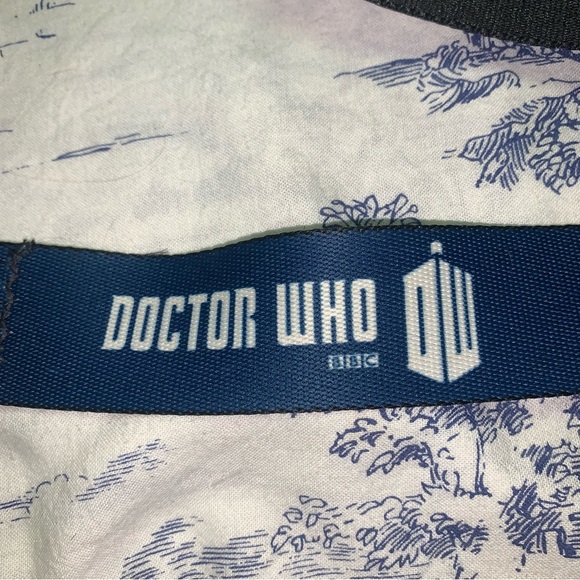 Doctor Who Tardis Police Call Box Repeating Image Cinch Waist Belt Adjustable - Picture 2 of 6